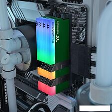 Оперативная память Thermaltake ToughRam RGB 2x8ГБ DDR4 3600 МГц RG28D408GX2-3600C18A Оперативная память Thermaltake ToughRam RGB 2x8ГБ DDR4 3600 МГц RG28D408GX2-3600C18A