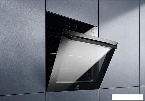 Электрический духовой шкаф Electrolux SteamBoost 800 EOB8S39WZ