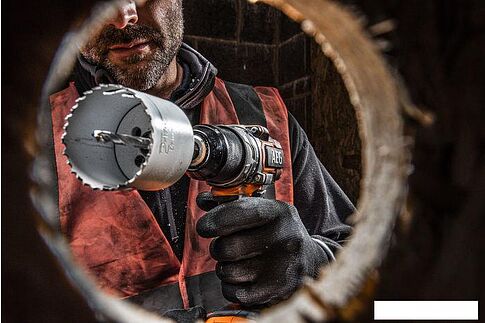 Дрель-шуруповерт AEG Powertools BS 18SBL-202C 4935472277 (с 2-мя АКБ, кейс)