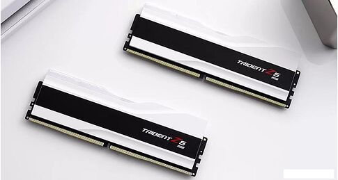 Оперативная память G.Skill Trident Z5 RGB 2x32ГБ DDR5 6000 МГц F5-6000J2836G32GX2-TZ5RW
