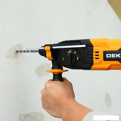 Перфоратор Deko DKH900 083-1044 (кейс)