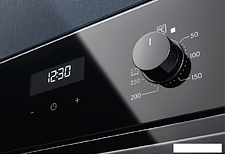Электрический духовой шкаф Electrolux EOE5C71Z