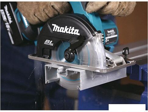 Дисковая пила Makita DCS551RMJ