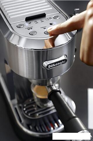 Рожковая кофеварка DeLonghi Dedica Maestro Plus EC950.M