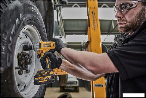Гайковерт DeWalt DCF891P2G (с 2-мя АКБ, вкладыш для кейса)