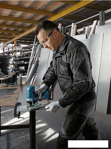 Электролобзик Bosch GST 185-LI Professional 06015B2021 (без АКБ)