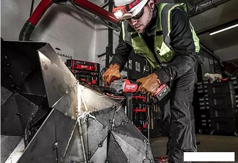 Угловая шлифмашина Milwaukee M18 ONEFSAG 125XPDB-502X Fuel 4933478435 (с 2-мя АКБ)