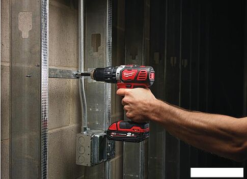 Дрель-шуруповерт Milwaukee M18 BPD-202C [4933443515]