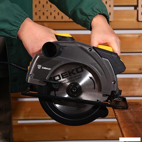 Дисковая (циркулярная) пила Deko CS1800-D 083-1101