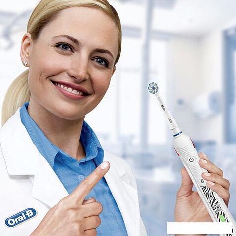 Электрическая зубная щетка Oral-B Smart 4 4000N Teen D601.523.3 (белый)