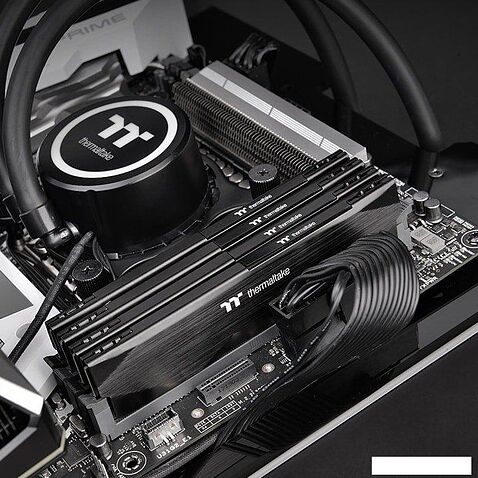 Оперативная память Thermaltake H-One 8GB DDR4 PC4-25600 R021D408GX1-3200C16D