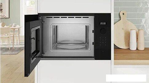 Микроволновая печь Bosch Serie 4 BFL524MB2