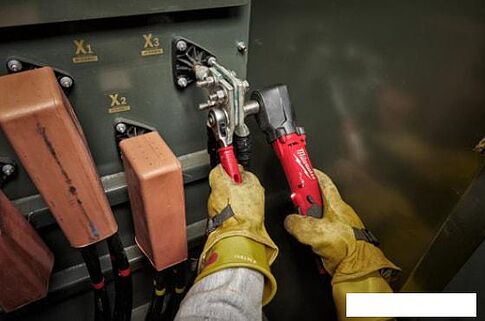 Гайковерт Milwaukee M12 FRAIWF38-0 4933471700 (без АКБ)