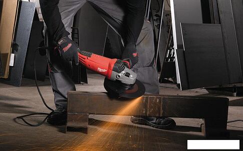 Угловая шлифмашина Milwaukee AGV 22-230 E [4933431850]