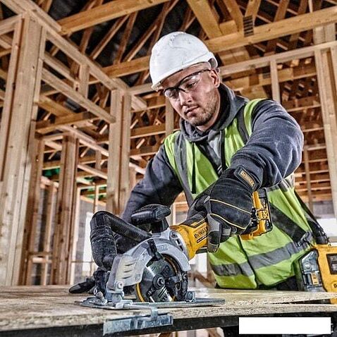 Дисковая (циркулярная) пила DeWalt DCS571N-XJ (без АКБ)