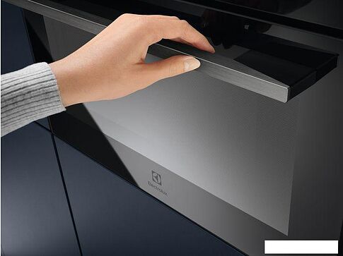 Электрический духовой шкаф Electrolux CombiQuick 800 KVLBE08H