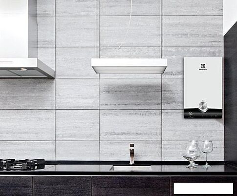 Водонагреватель Electrolux NPX 8 Flow Active 2.0
