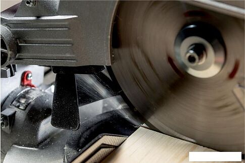 Дисковая (циркулярная) пила Metabo KS 216 M 610216000