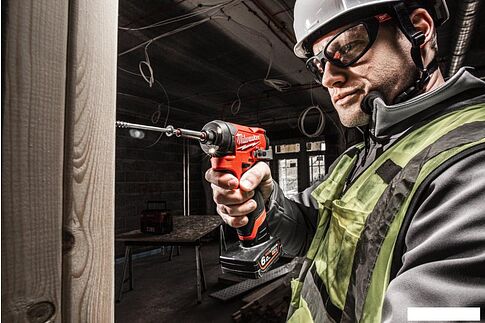 Винтоверт Milwaukee M12 FID2MC-202X Fuel 4933499462 (с 2-мя АКБ, кейс)