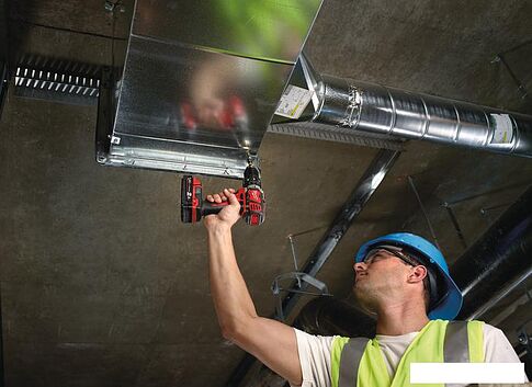 Дрель-шуруповерт Milwaukee M18 BPD-202C [4933443515]