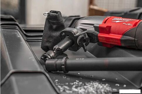 Высечные электрические ножницы Milwaukee M12 FNB16-402X 4933479619 (с 2-мя АКБ, кейс)