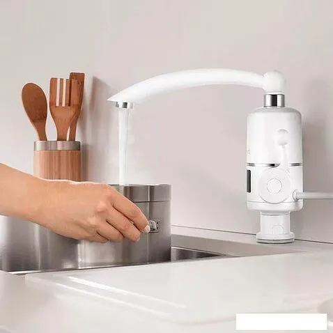 Проточный электрический водонагреватель-кран Kitfort KT-4027