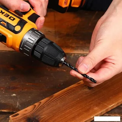 Дрель-шуруповерт Deko GCD20DU PRO Set63 083-1039 (с 2-мя АКБ, кейс)