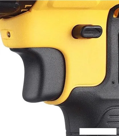 Дрель-шуруповерт DeWalt DCD771D2 (с 2-мя АКБ 2 Ah)