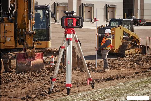 Лазерный нивелир Milwaukee M18 RLOHV1200-501C 4933493204 (с 1-им АКБ, кейс)