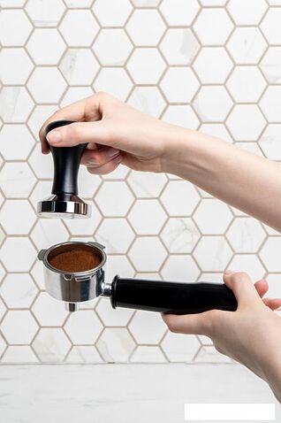 Рожковая кофеварка Garlyn C60