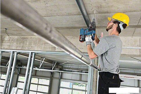 Перфоратор Bosch GBH 18V-26 F Professional 0611910003 (с 2-мя АКБ, кейс)