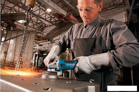 Угловая шлифмашина Bosch GWS 17-125 CIE [060179H002]