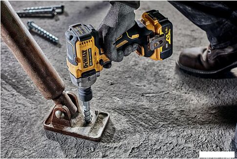 Гайковерт DeWalt DCF892NT (без АКБ, кейс)