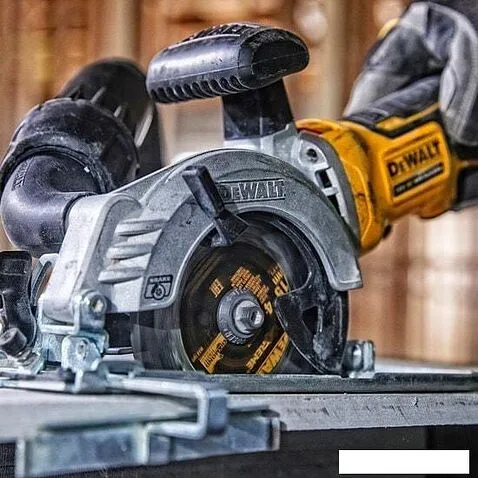 Дисковая (циркулярная) пила DeWalt DCS571N-XJ (без АКБ)