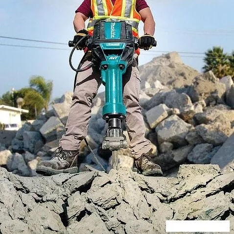 Отбойный молоток Makita HM1812