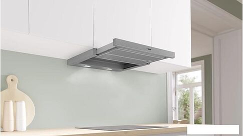 Кухонная вытяжка Bosch Serie 4 DFR067A52