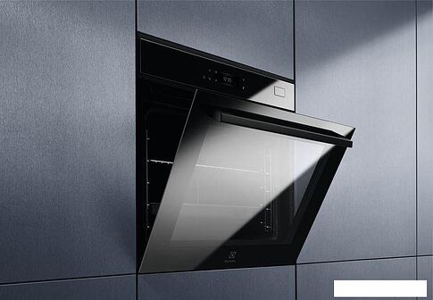 Электрический духовой шкаф Electrolux EOB8S39H