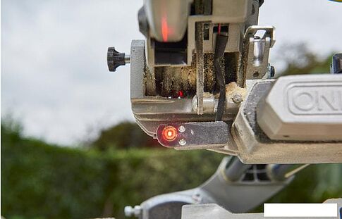 Торцовочная пила Ryobi R18MS216-0 (без АКБ)