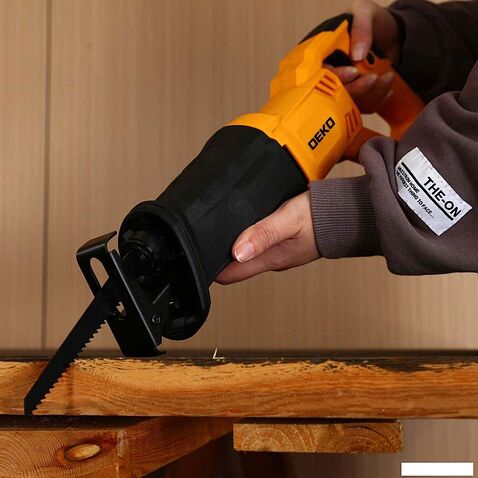 Сабельная пила Deko DKRS1100V 083-1071