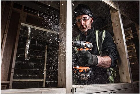 Дрель-шуруповерт AEG Powertools BS18SBL2-202C 4935480056 (с 2-мя АКБ, кейс)