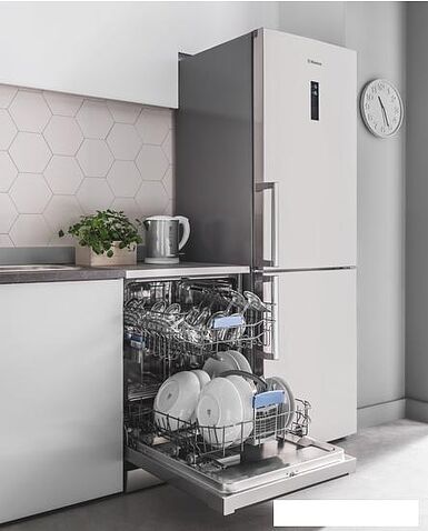 Отдельностоящая посудомоечная машина Hansa ZWM536SH