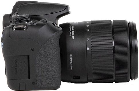 Зеркальный фотоаппарат Canon EOS 850D Kit 18-135mm f/3.5-5.6 IS USM