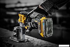 Ударная дрель-шуруповерт DeWalt DCD805E2T (с 2-мя АКБ 1.7 Ач, кейс) Ударная дрель-шуруповерт DeWalt DCD805E2T (с 2-мя АКБ 1.7 Ач, кейс)