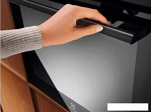 Электрический духовой шкаф Electrolux LOC9P3XZ