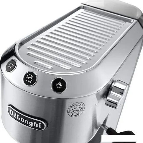 Рожковая кофеварка DeLonghi Dedica EC 685.M