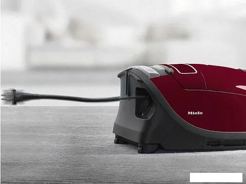 Пылесос Miele Complete C3 SGDA3 (ежевичный красный)