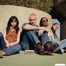 Беспроводная колонка Marshall Emberton II (кремовый) Беспроводная колонка Marshall Emberton II (кремовый)