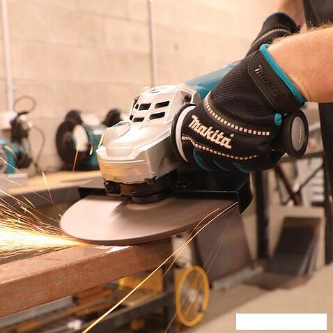 Угловая шлифмашина Makita GA9080FX1