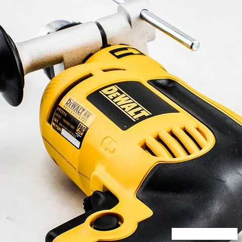 Ударная дрель DeWalt DWD024