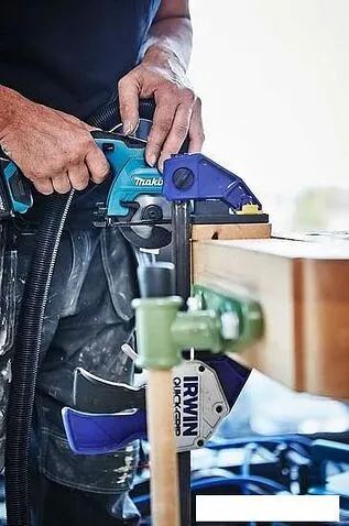 Дисковая (циркулярная) пила Makita HS301DSME (с 2-мя АКБ 4 Ah, кейс)